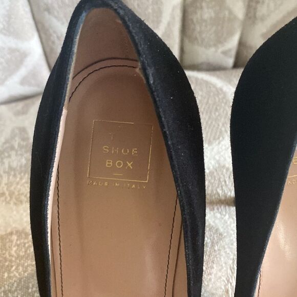 The shoe box black suede pumps gently used - Picture 2 of 4